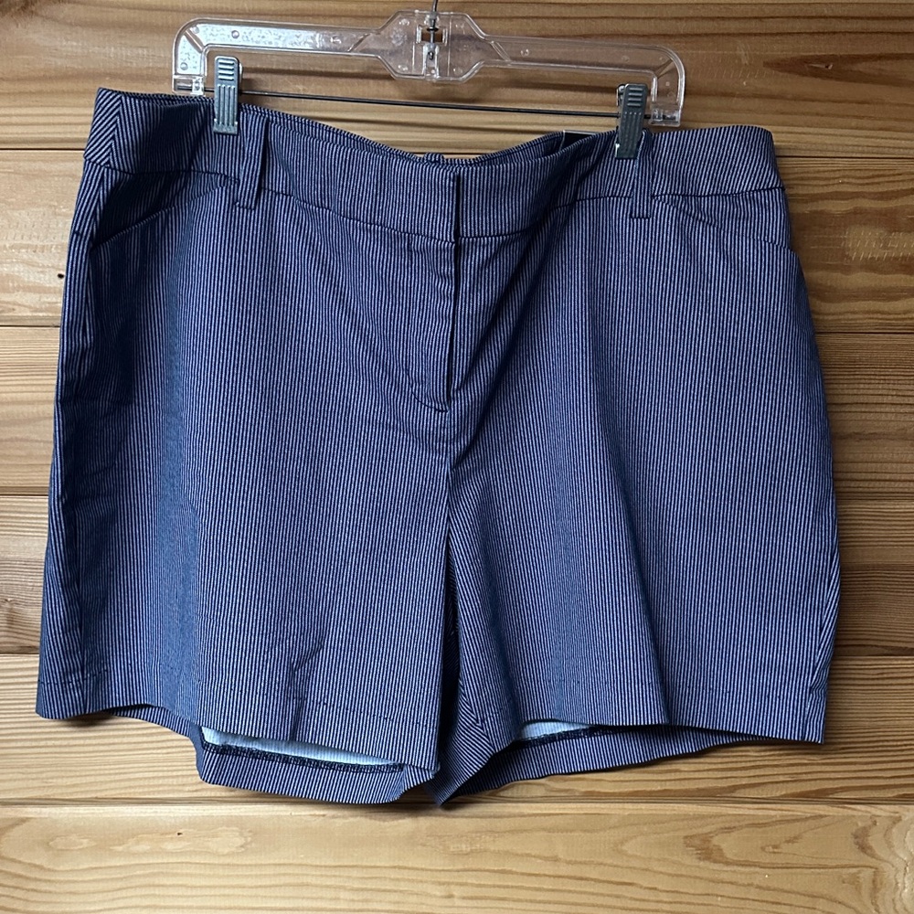 NWT - Lane Bryant Navy Pinstripe Shorts Size 20